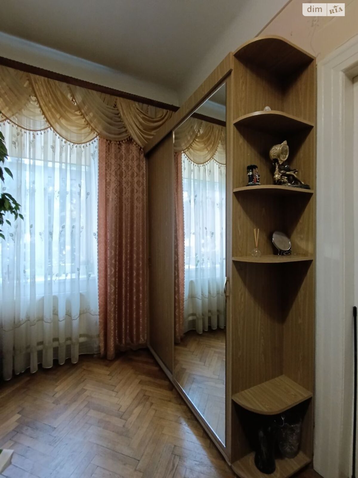 2-Room Apartment near Vynnykivskyi Market in City Center