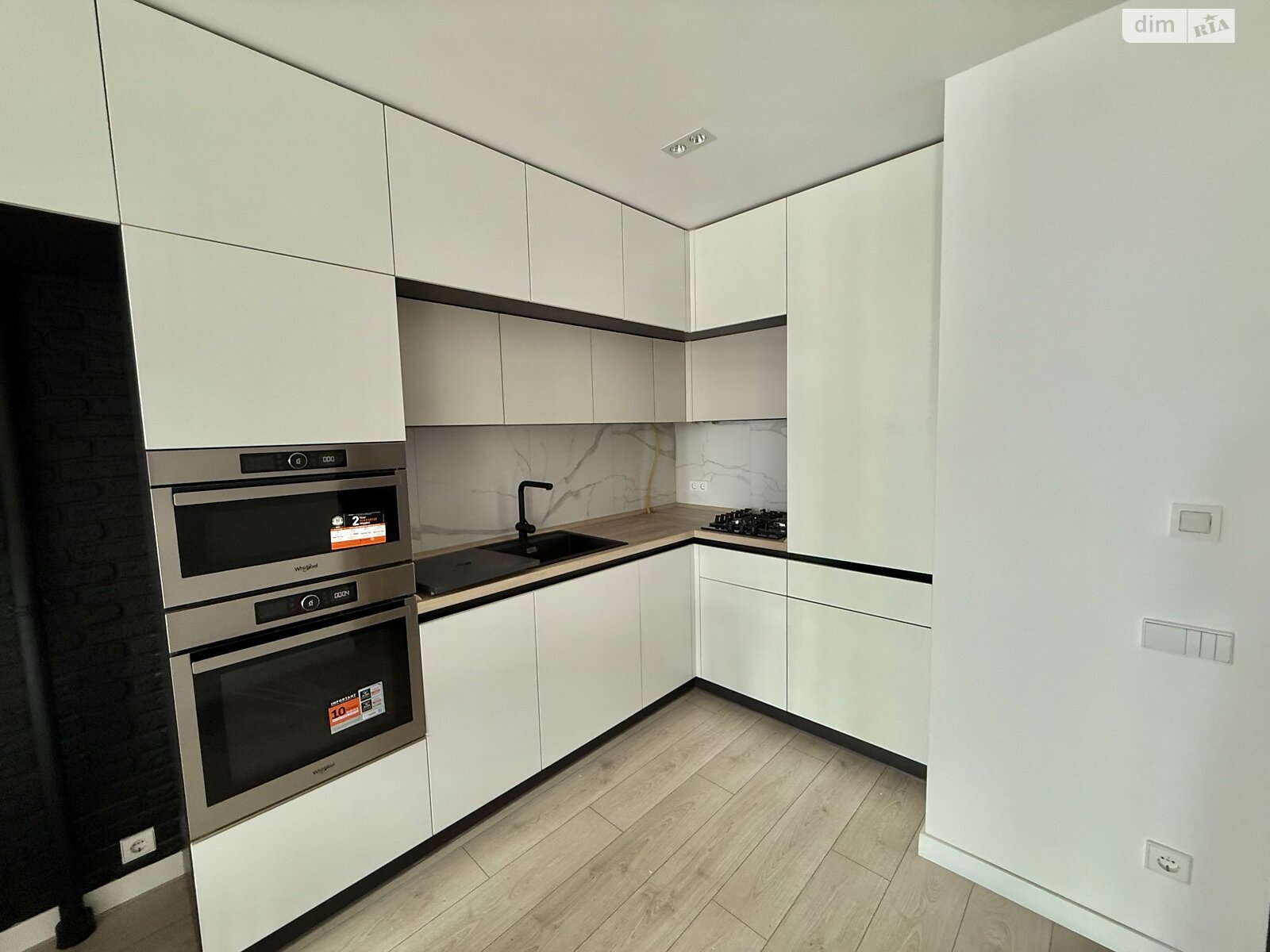 1-bedroom apartment with designer renovation on Green Street