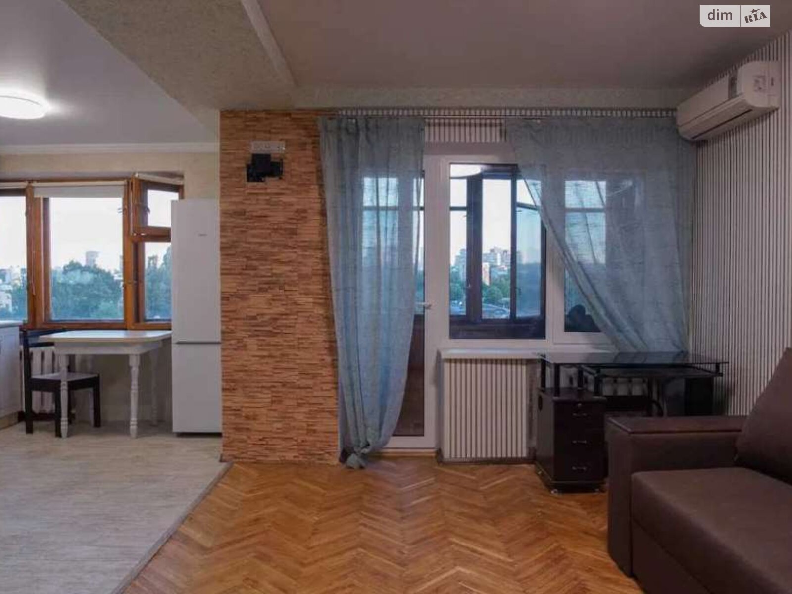1-Room Studio Apartment near Circus and Vokzalnaya Metro
