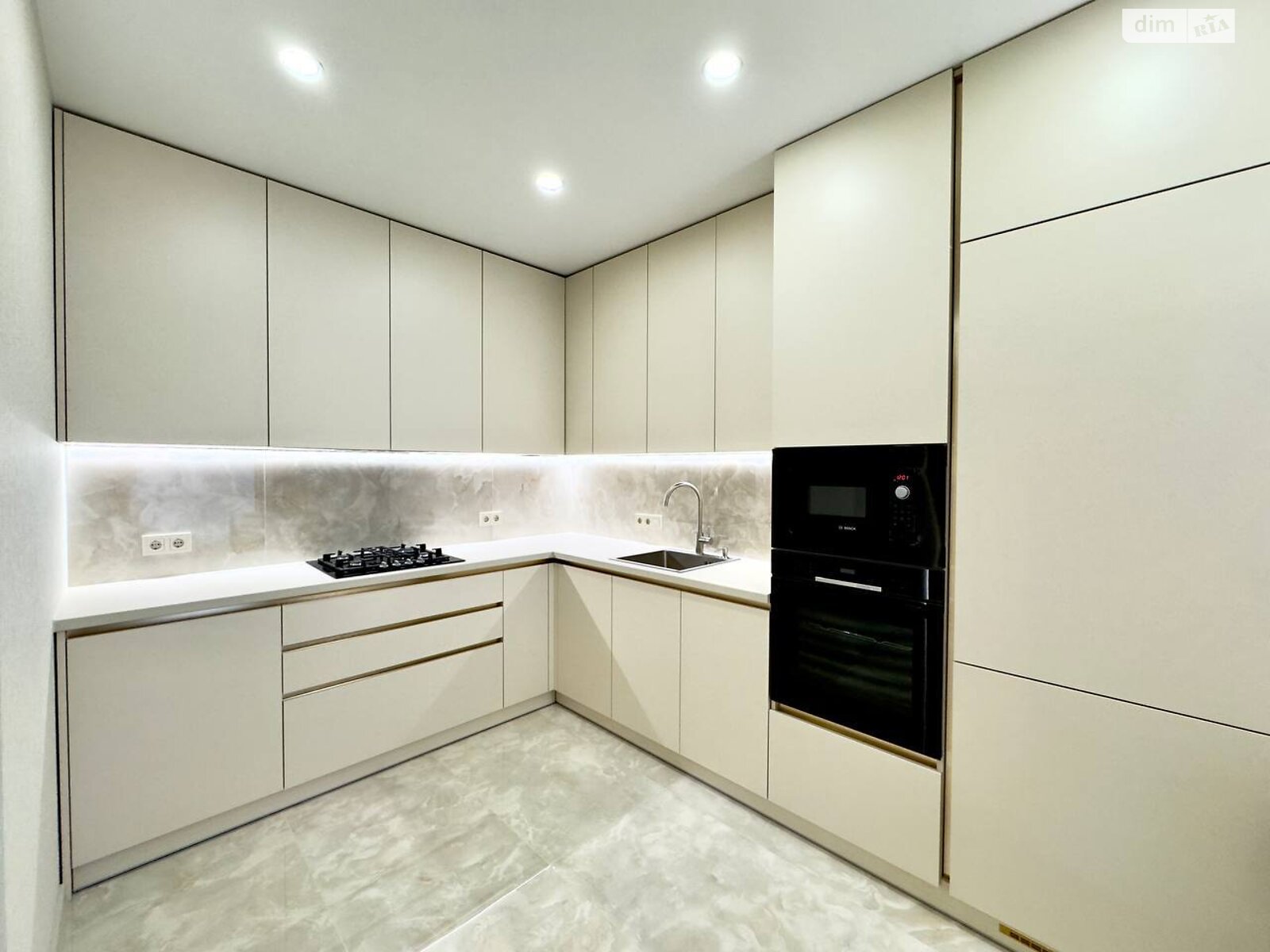 Premium 1-bedroom apartment in AVALON YARD residential complex