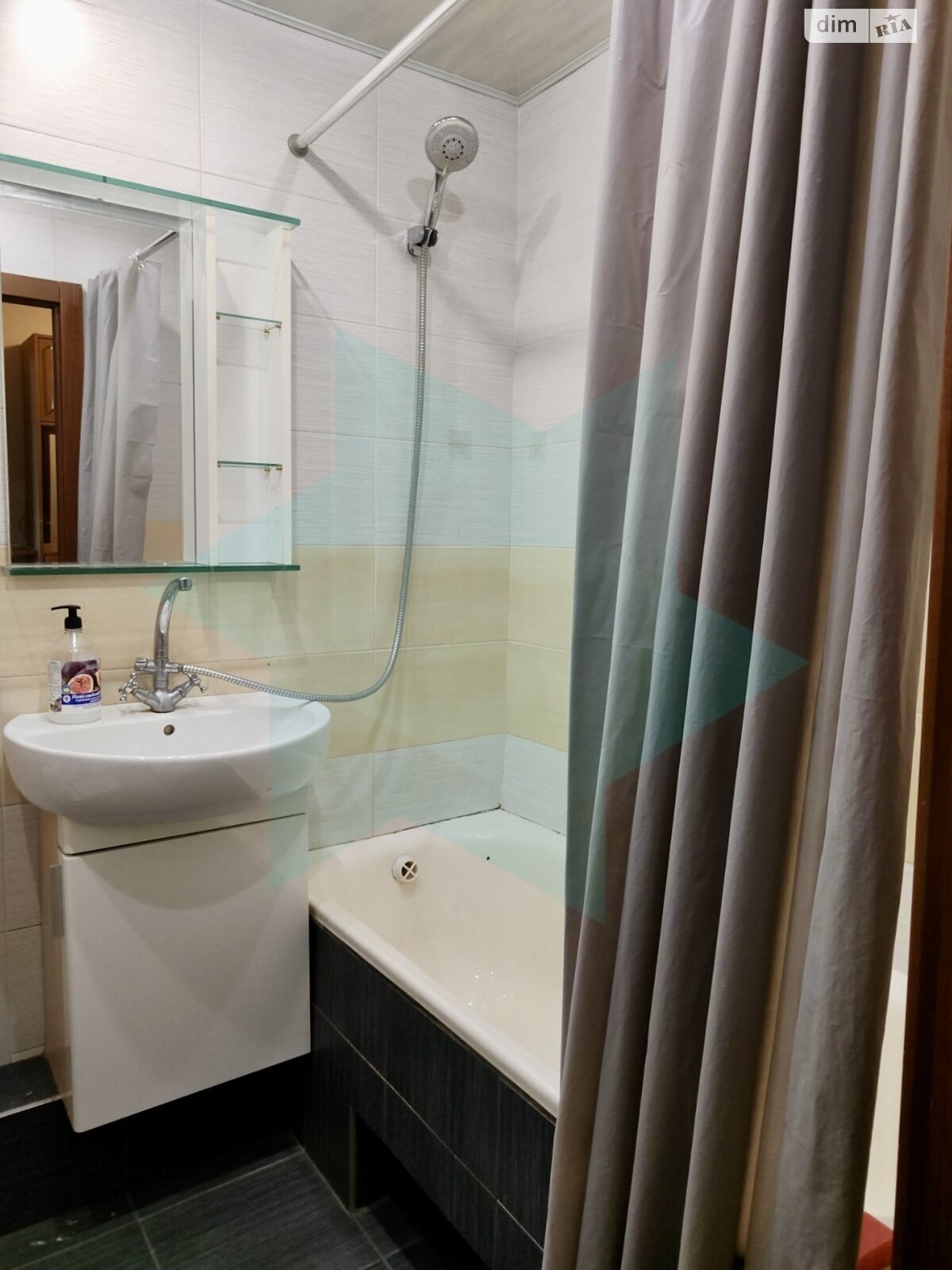 1-Bedroom Apartment near L. Globa Park with City Center Proximity