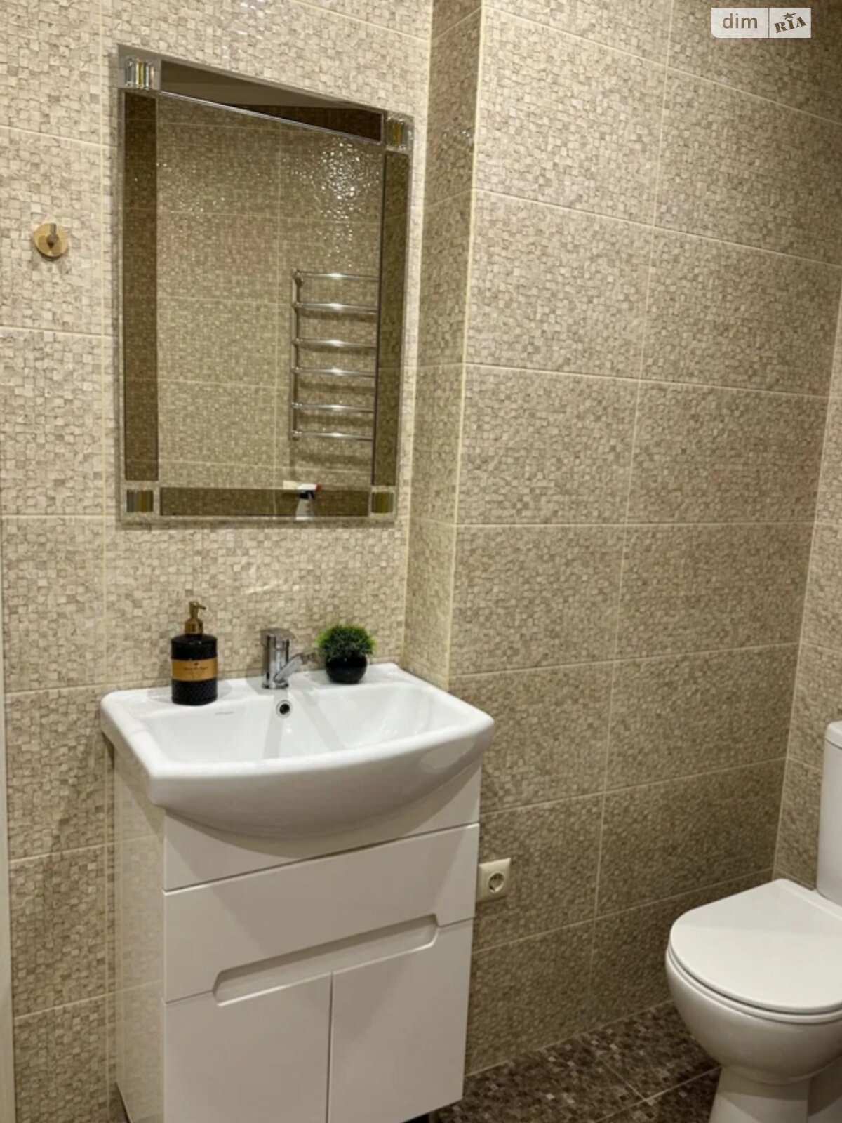 Spacious Sunny Apartment on Right Bank of Dnipro