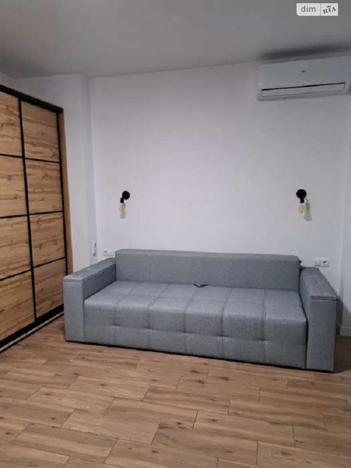 Spacious Apartment in New Club House on Williams Street
