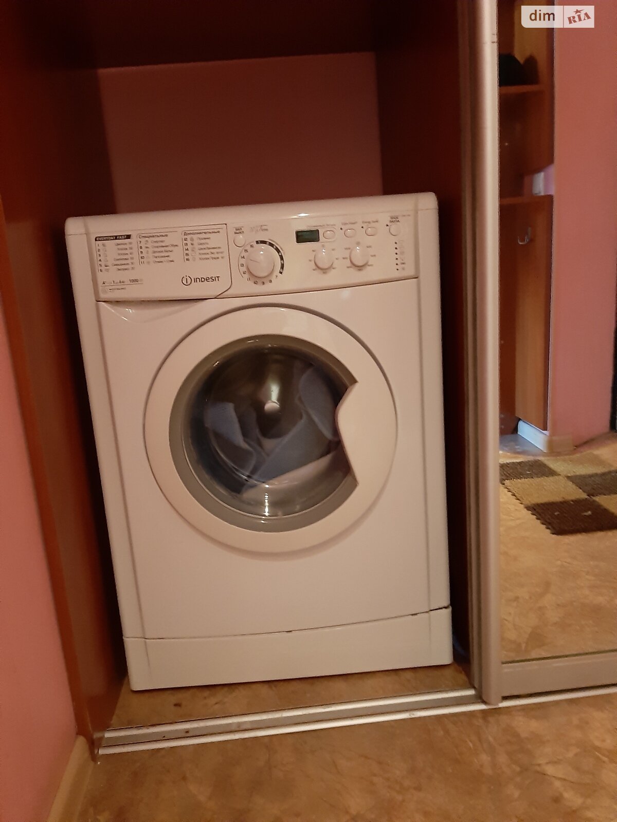 1-Bedroom Apartment on Prazka Street, Darnytsia Square, Dniprovskyi District