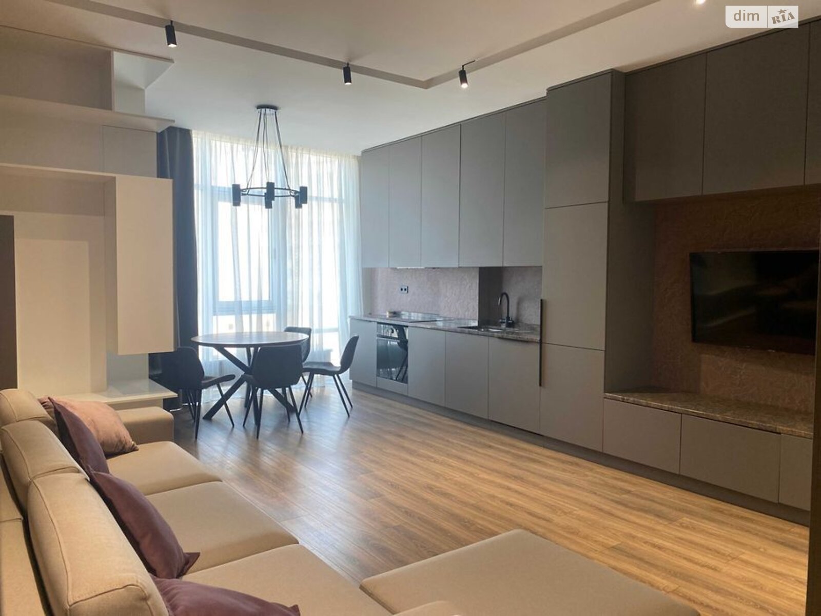 Stylish Two-Room Studio Apartment in Pechersk, Lavska Street