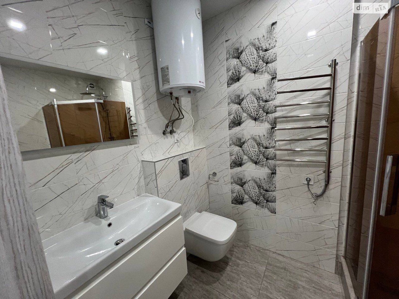 Modern 1-Room Apartment at Levoberezhny Residential Complex