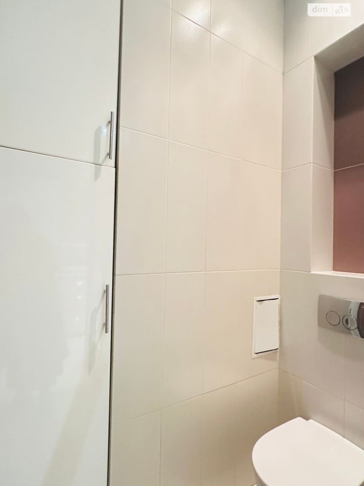 Bright, Quiet Apartment with Comfortable Design