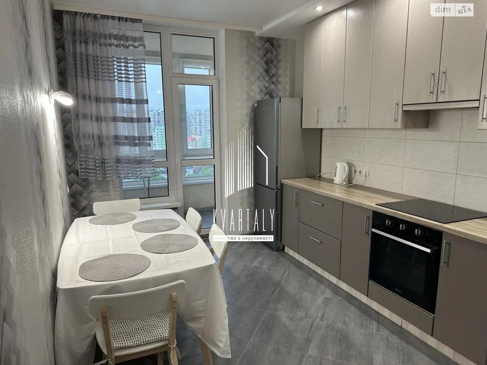 1-Bedroom Apartment in Kakhovska 62, Comfortable Modern Living