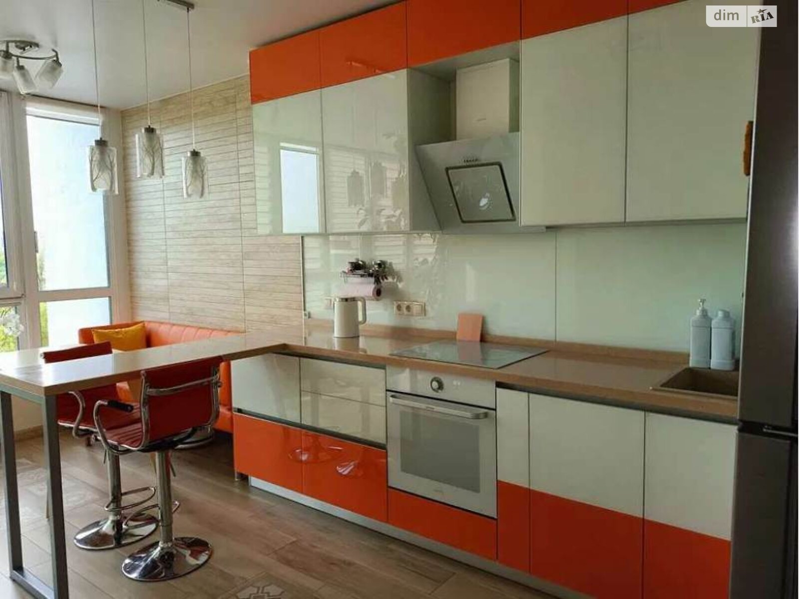 Compact Apartment Near Levoberezhna Metro with Modern Design