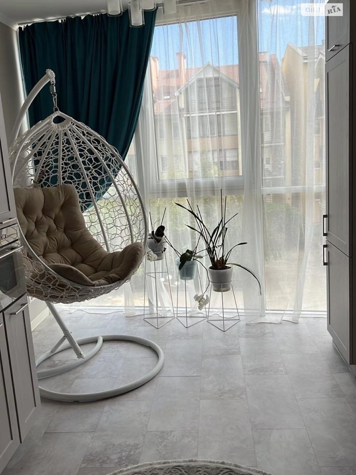 Excellent apartment in a new complex near the park with superb renovation