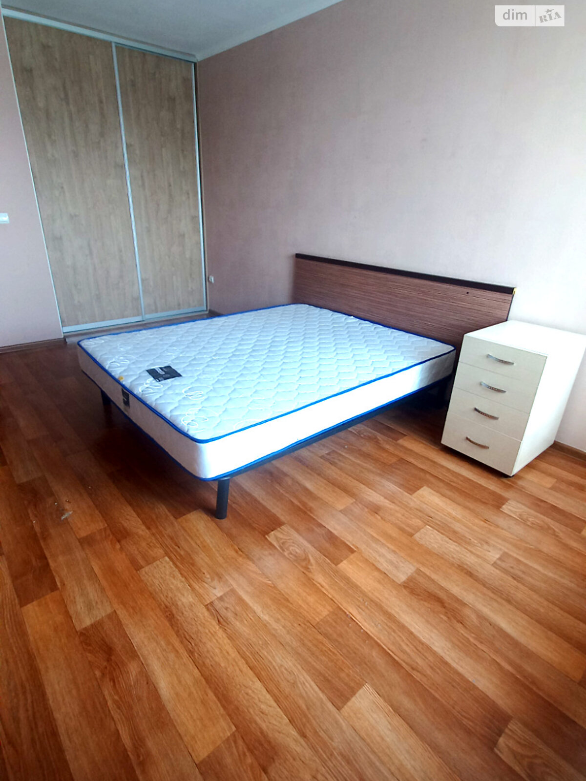 1-Bedroom Apartment in Zarichansky District, Naberezhny Kvartal Complex