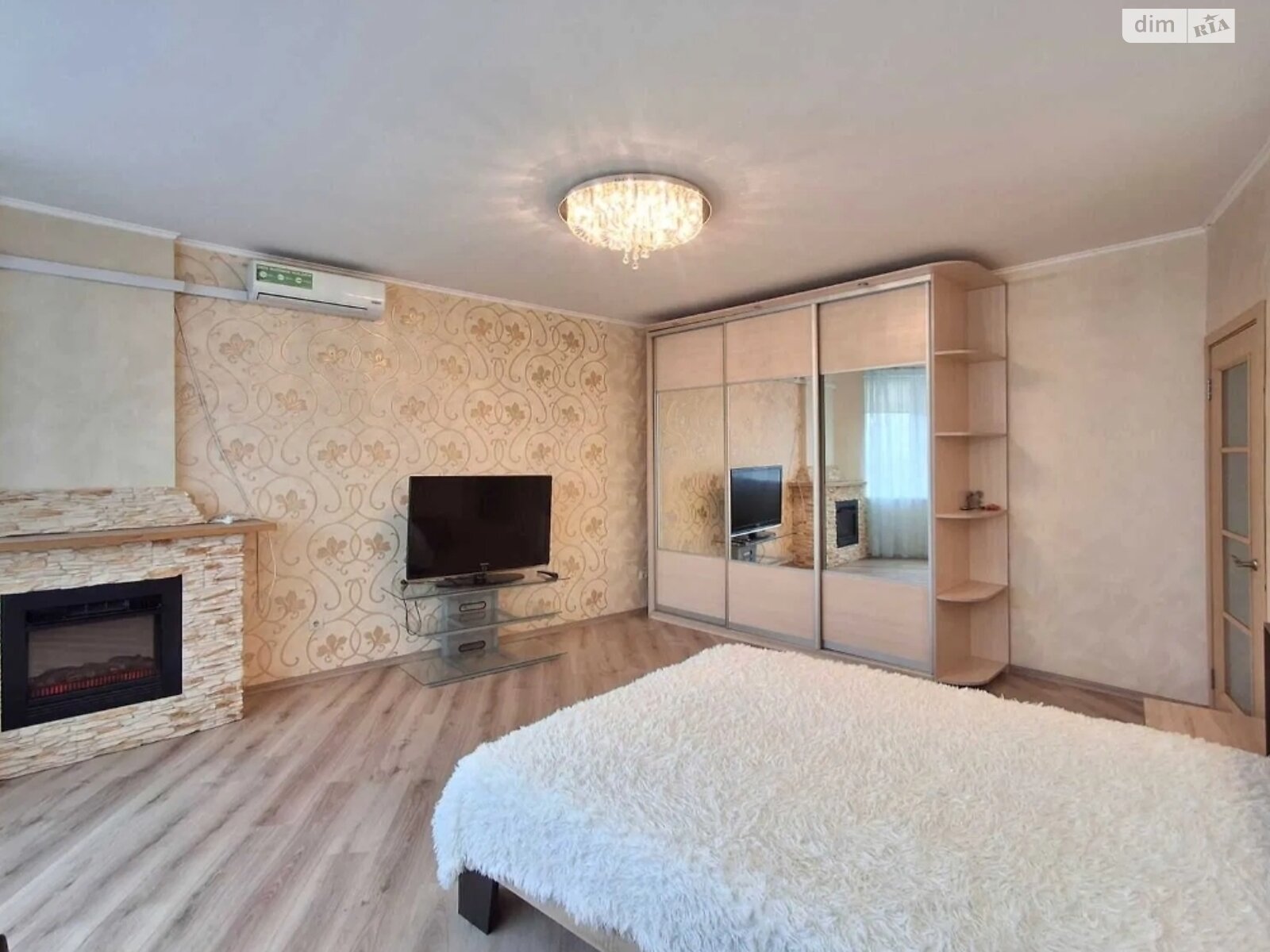Spacious Apartment on Left Bank with Modern Amenities