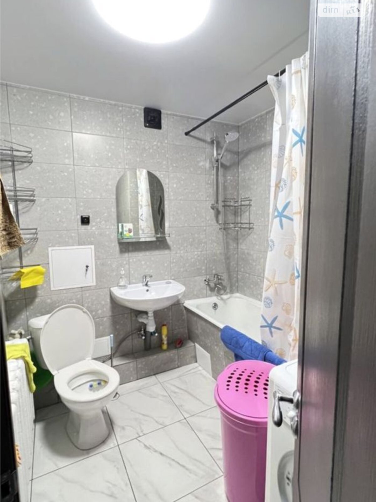 Freshly Renovated Apartment with Modern Amenities
