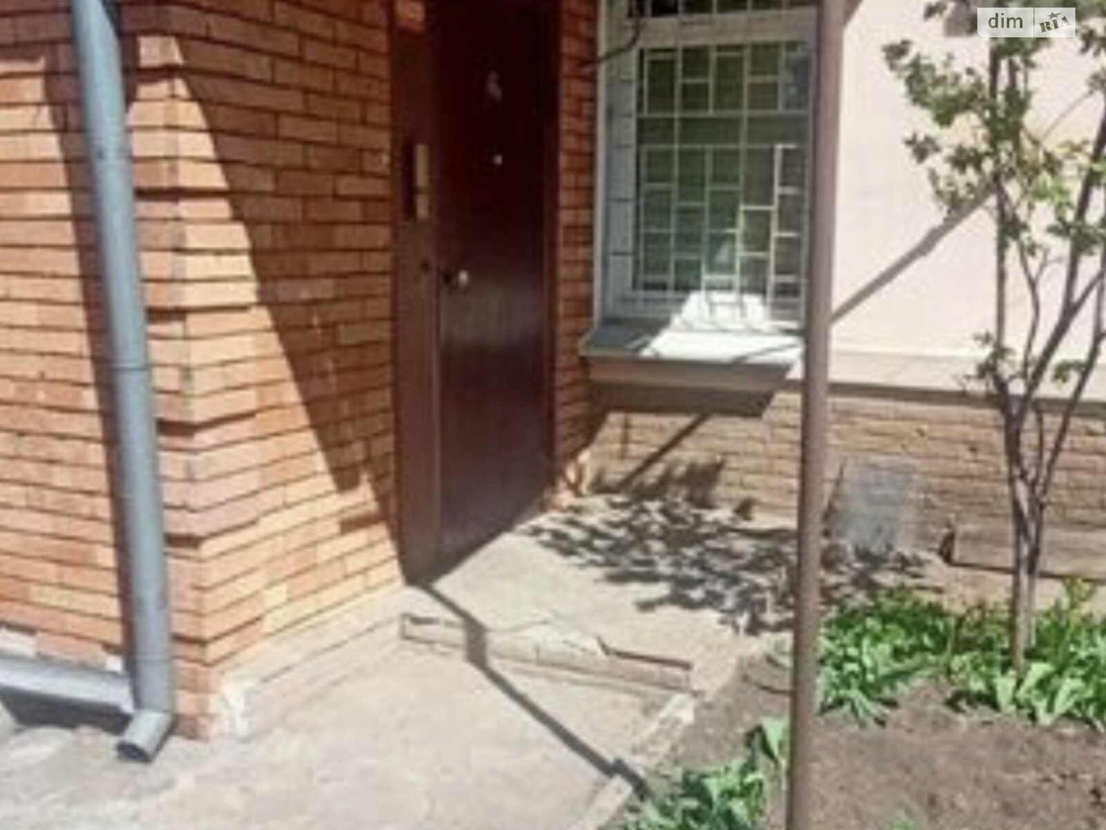 1-Room Apartment for Long-Term Rent near Budivelnykiv Street