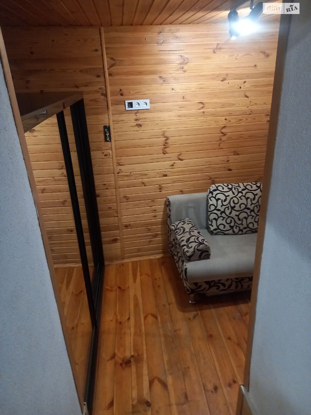 1-Room Apartment near Zashchitnikov Metro, Pavlenkovskaya Street