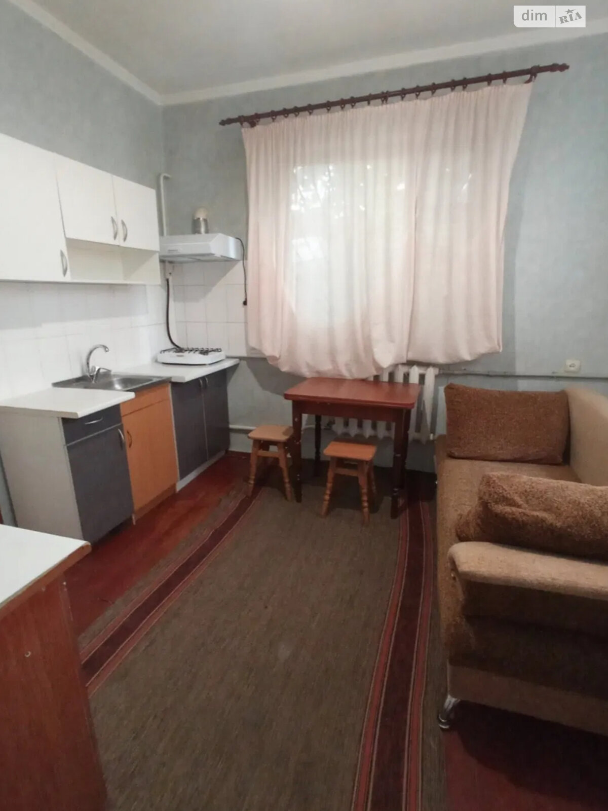 1-Room Apartment near Oboinyi Market, Borshchahivka