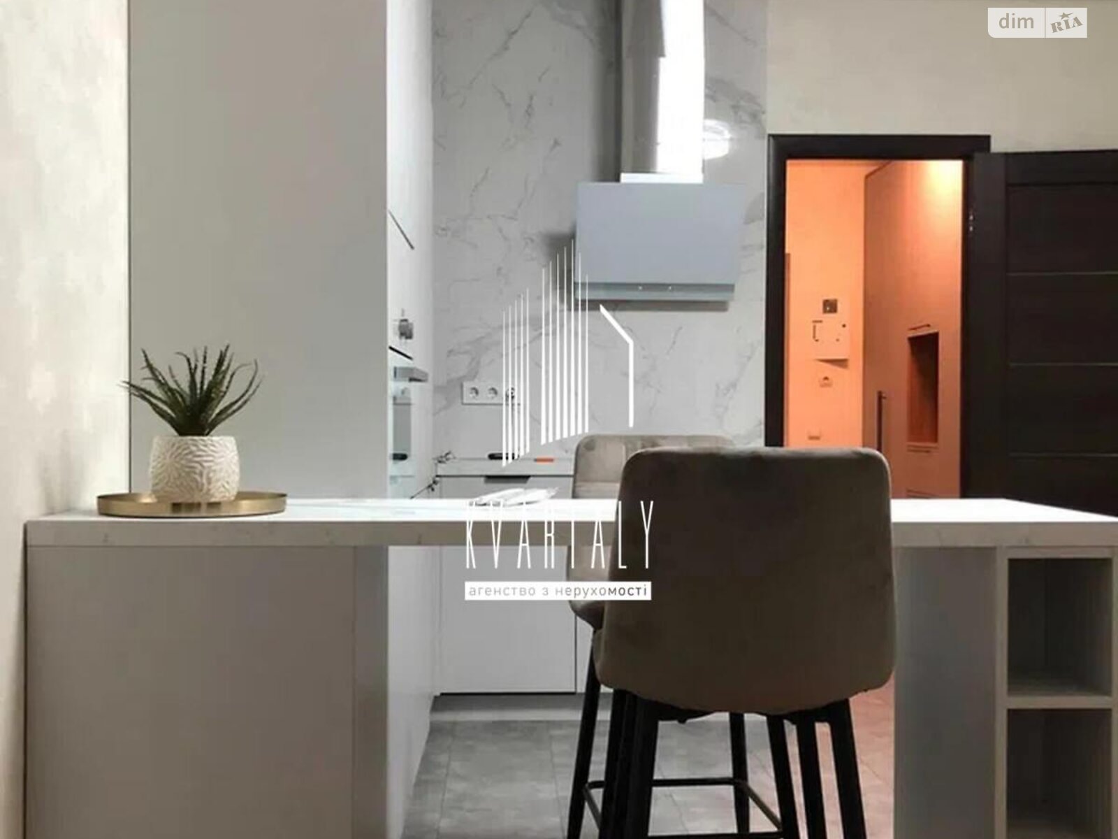 2-bedroom apartment in modern design, 25th floor, great location
