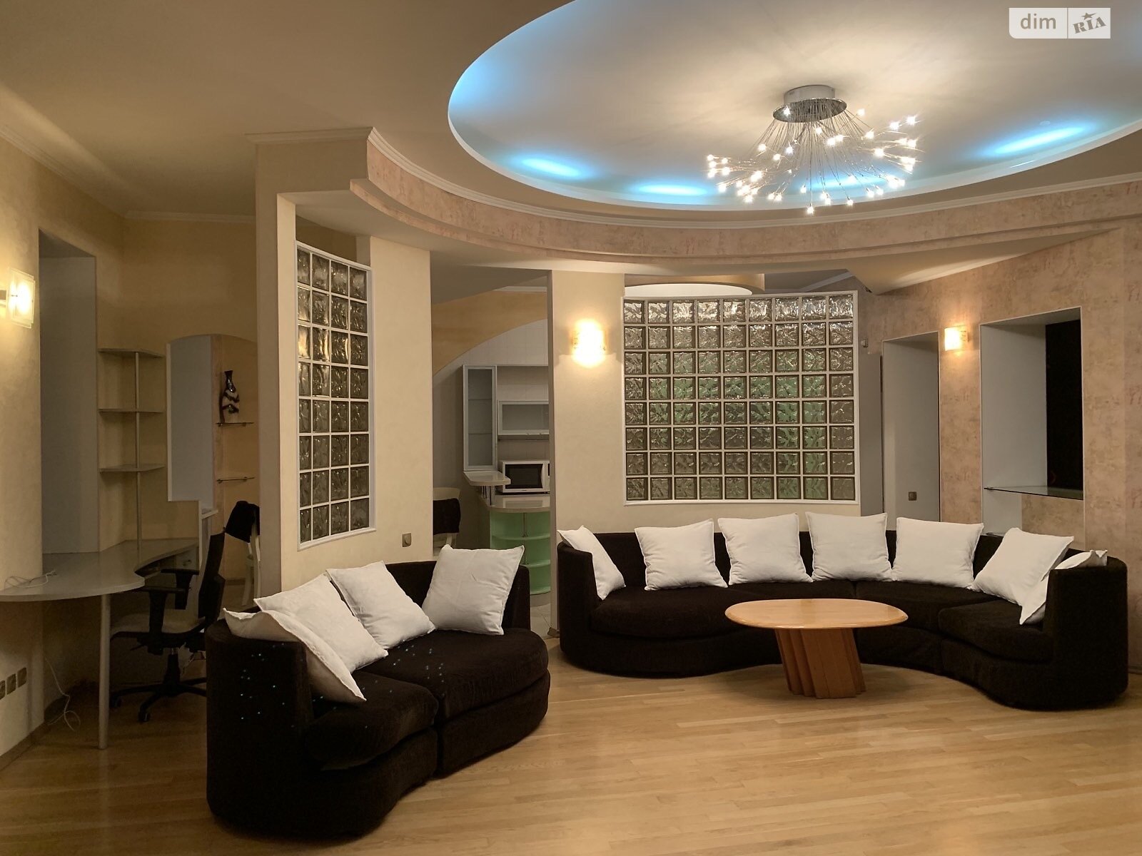 Spacious Bright Apartment with Panoramic City Views