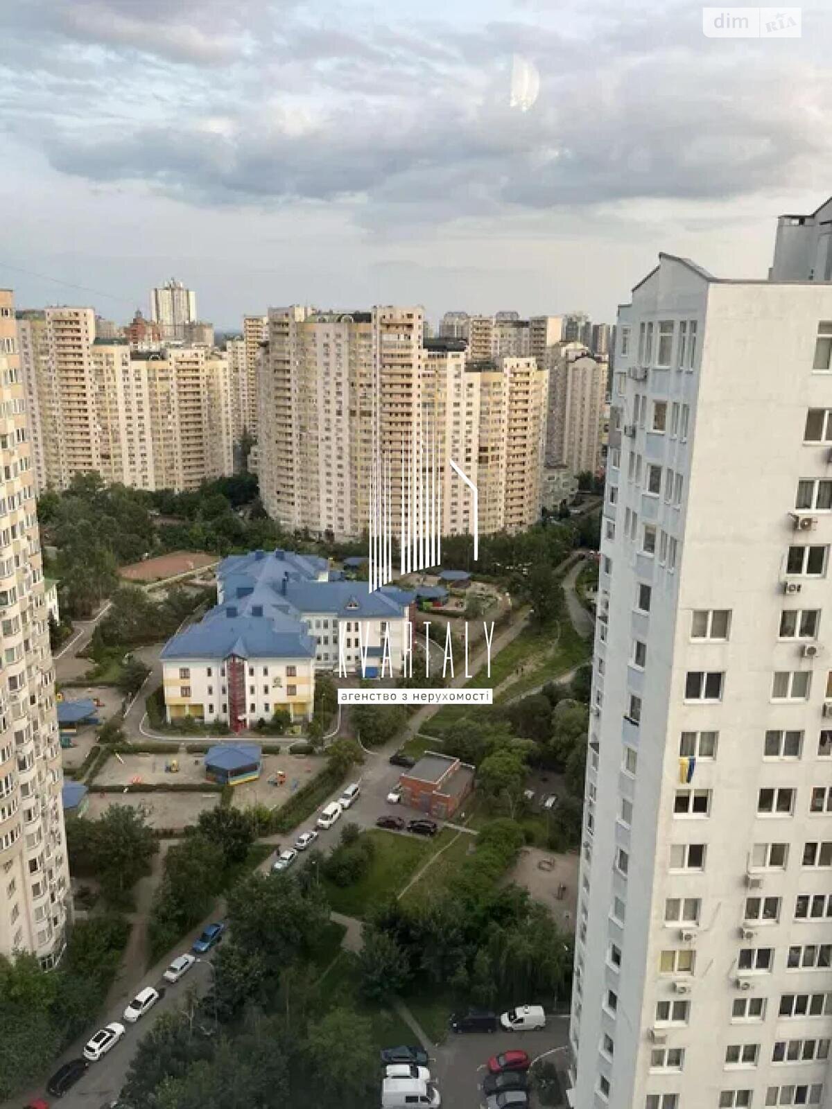 Spacious 1-bedroom apartment on Urlova Street, 24th floor