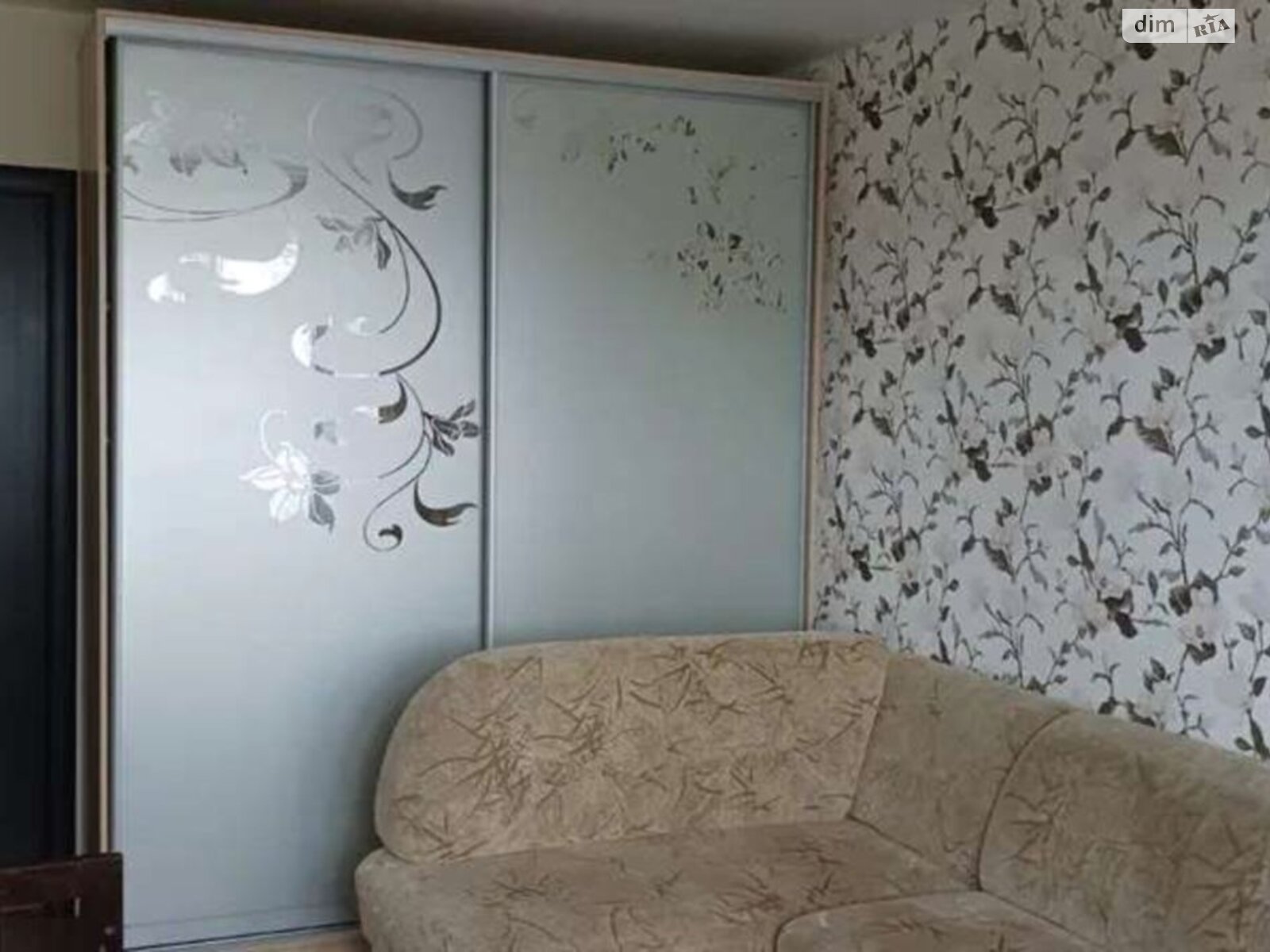 2-Room Apartment on Rabochaya Street with Full Amenities