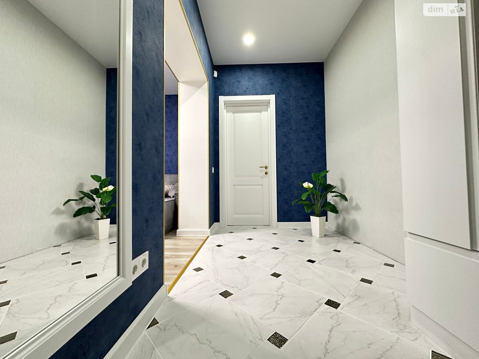 Spacious Euro Two-Room Apartment near Central Park on Lesnaya Street