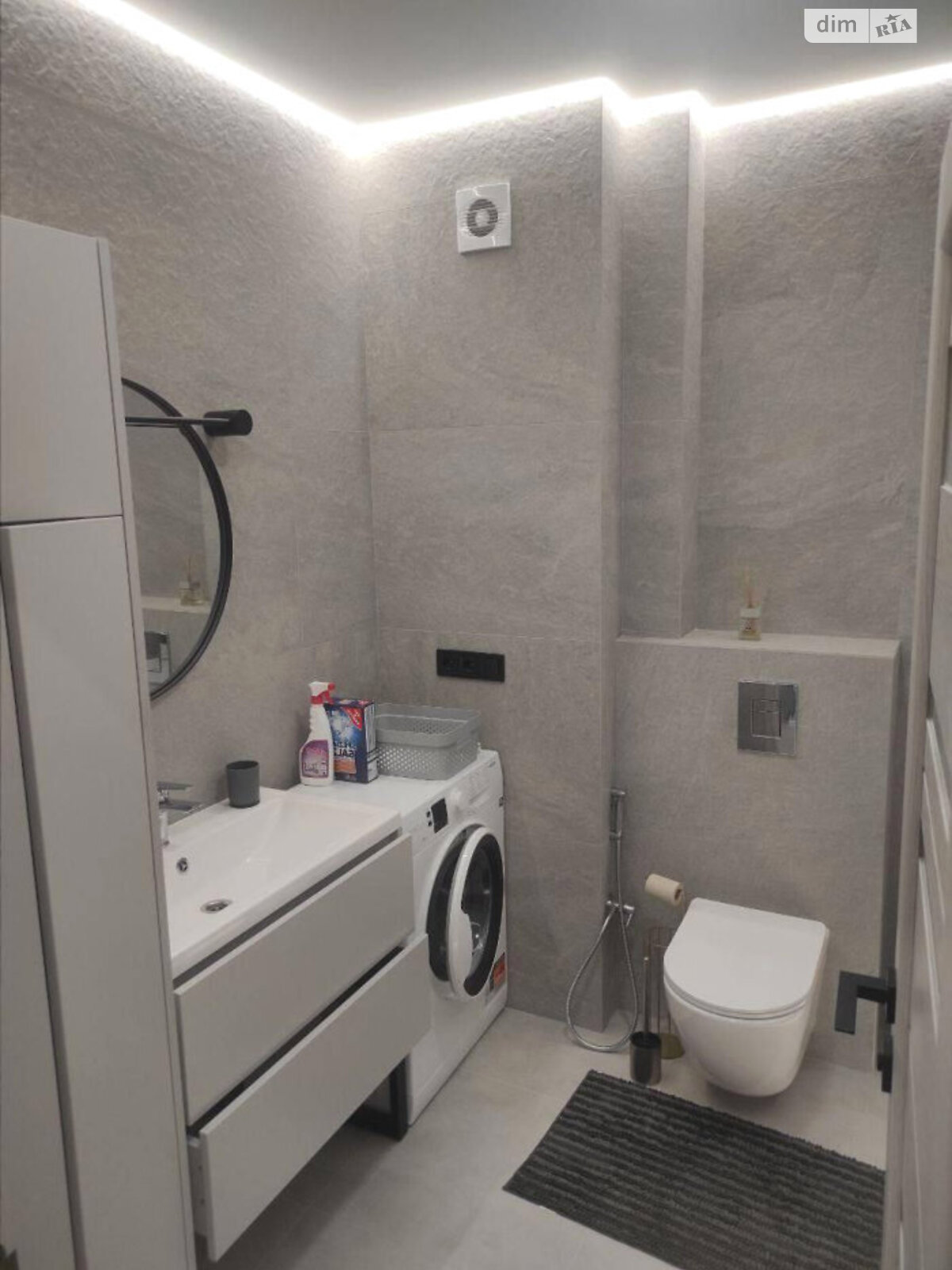 2-Room Apartment on Pedagogicheskaya Street with Designer Renovation