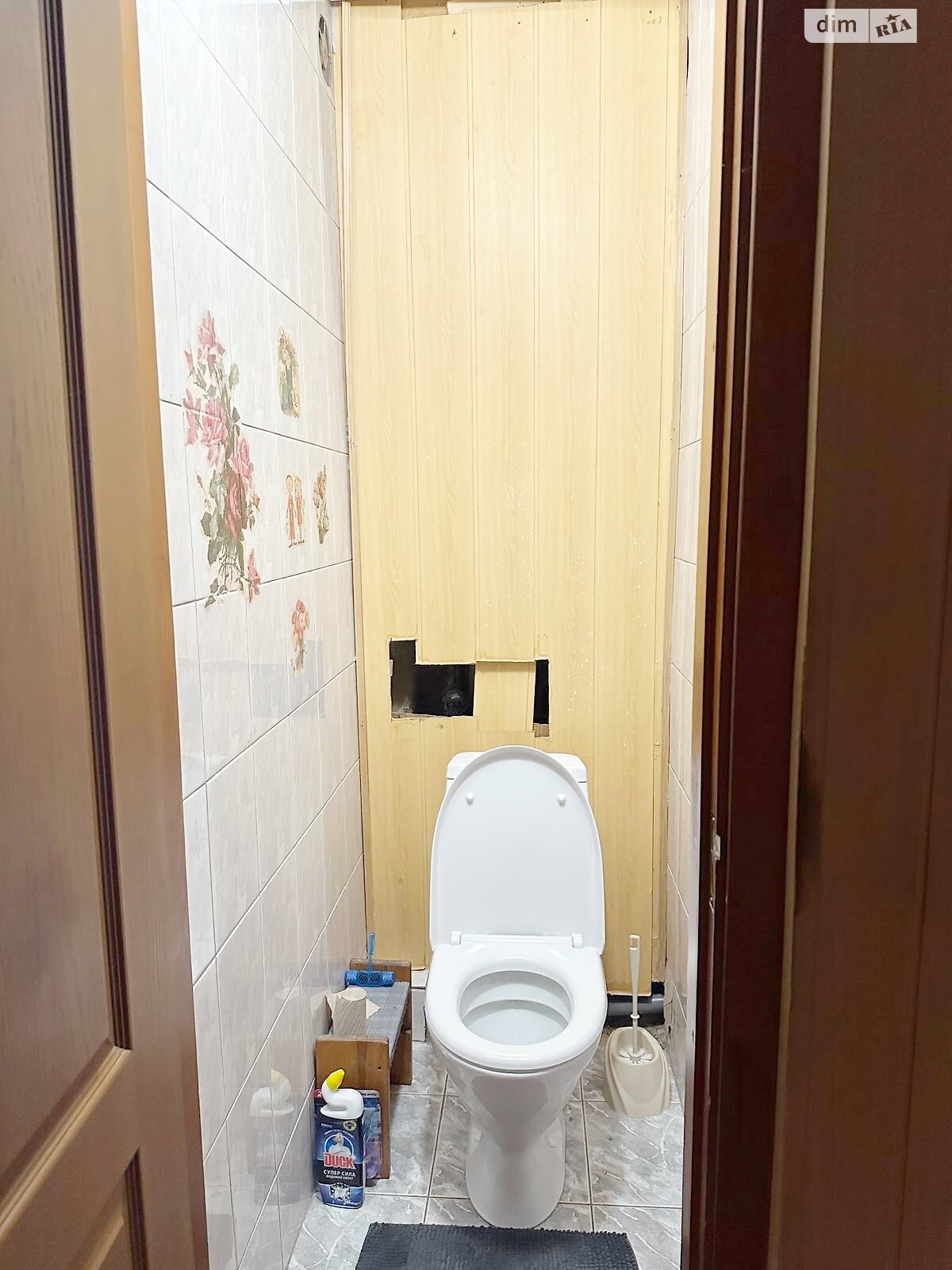 3-Room Apartment on Repina Street with Separate Rooms and Two Balconies