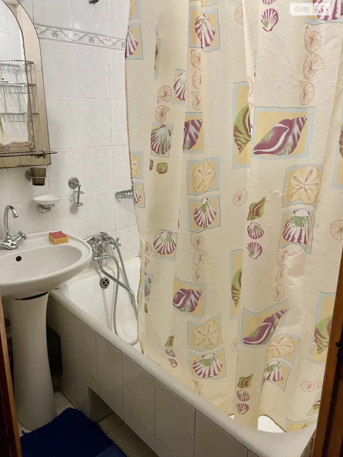 2-Room Apartment near Darnytsia Square with Classic Interior