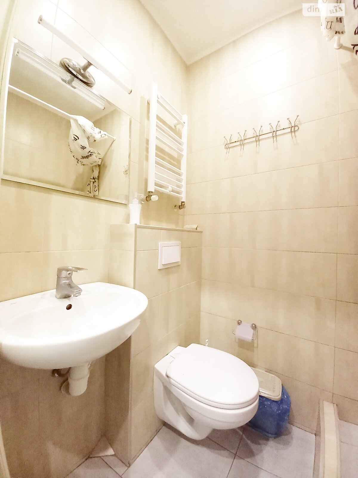 Smart apartment near Chornovala Street, compact and fully equipped