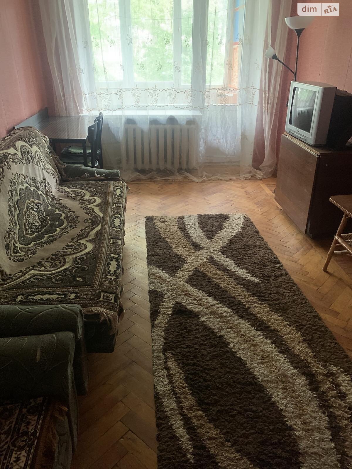 Separate rooms, cosmetic repair, good living condition with furniture and appliances