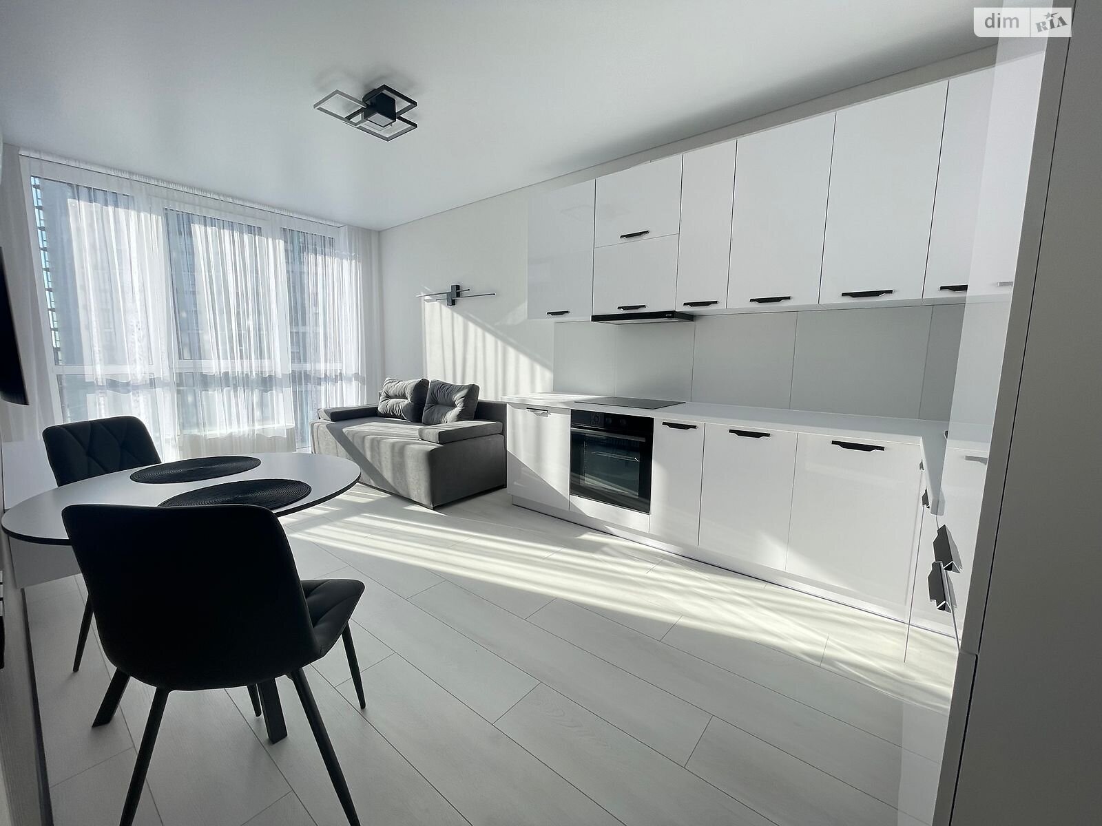 Designer Apartment in Dibrova Park Complex with Modern Amenities