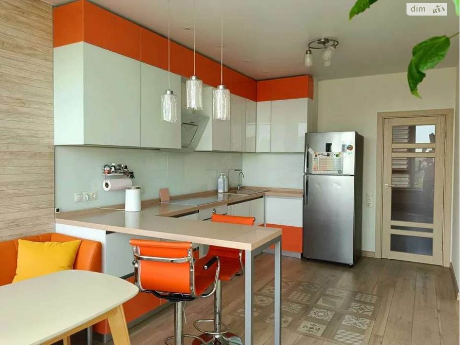 Compact Apartment Near Levoberezhna Metro with Modern Design