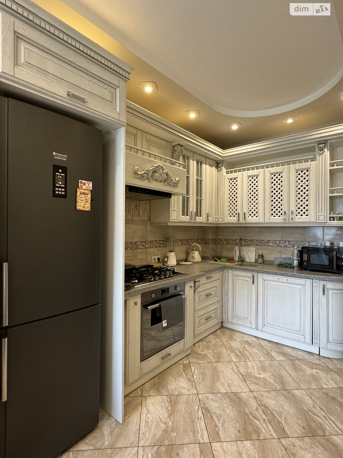 Spacious 3-room apartment in Sakura residential complex with closed yard