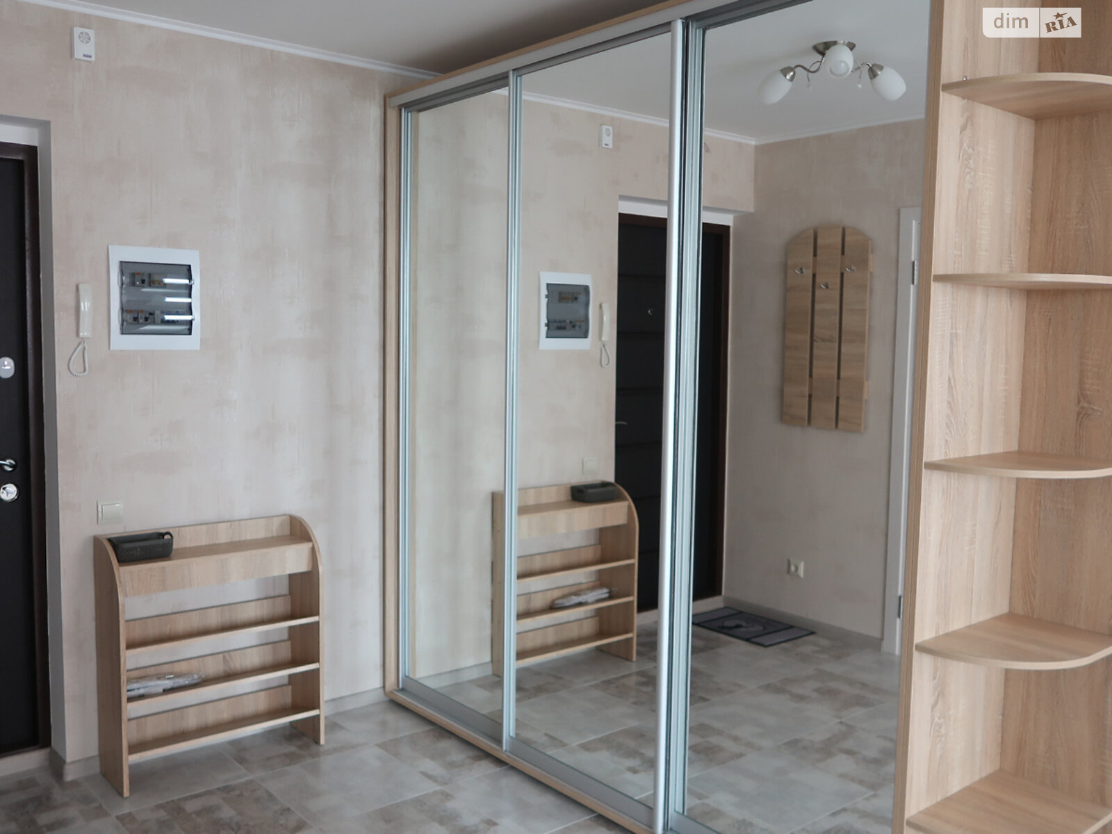1-room studio apartment in Poznyaki with European renovation