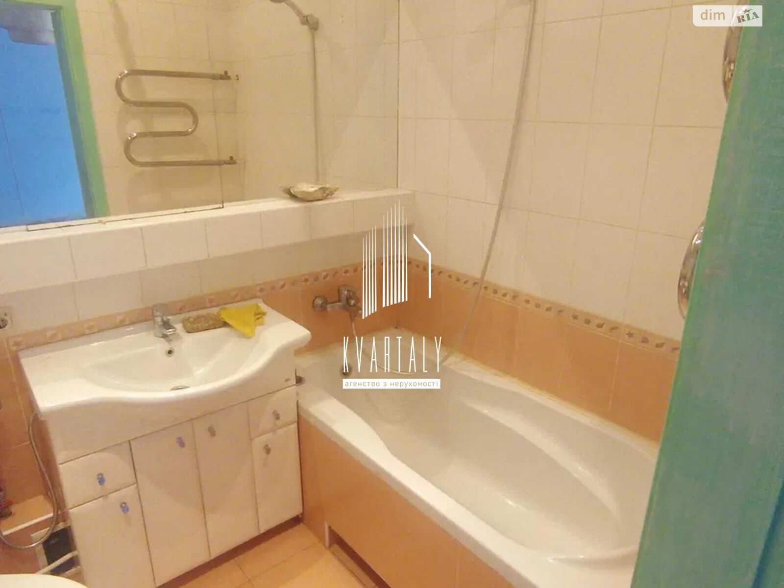 1-bedroom apartment on Saksahanskogo Street, well-equipped and centrally located