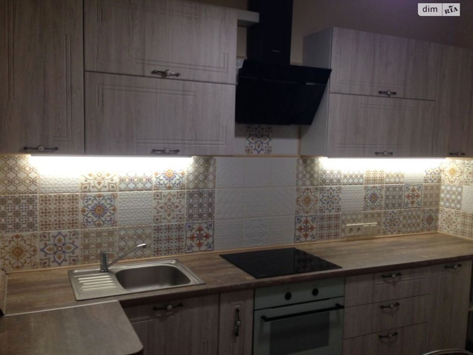 V. Mossakovsky көшесіндегі IQ House-тағы 2 бөлмелі пәтер
