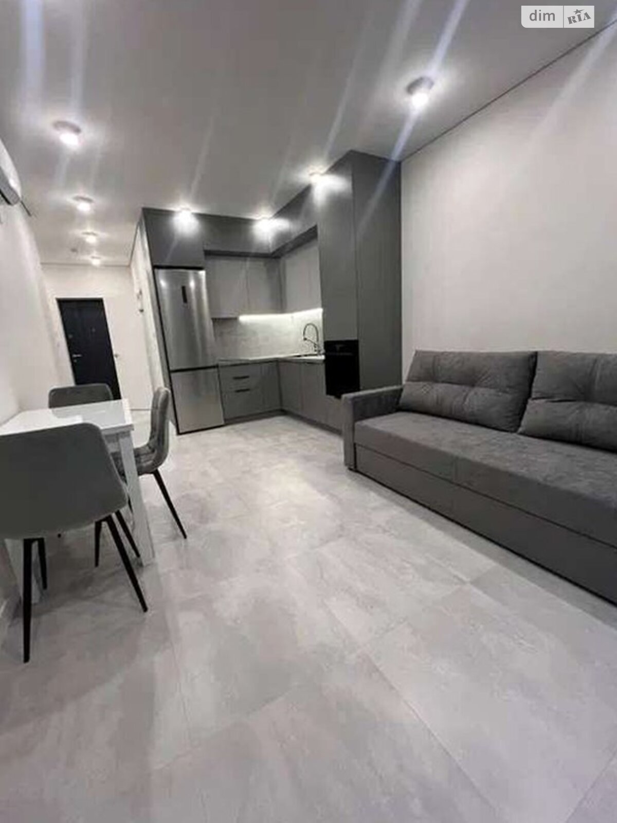 Modern Apartment with Designer Renovation near Dnipro Embankment