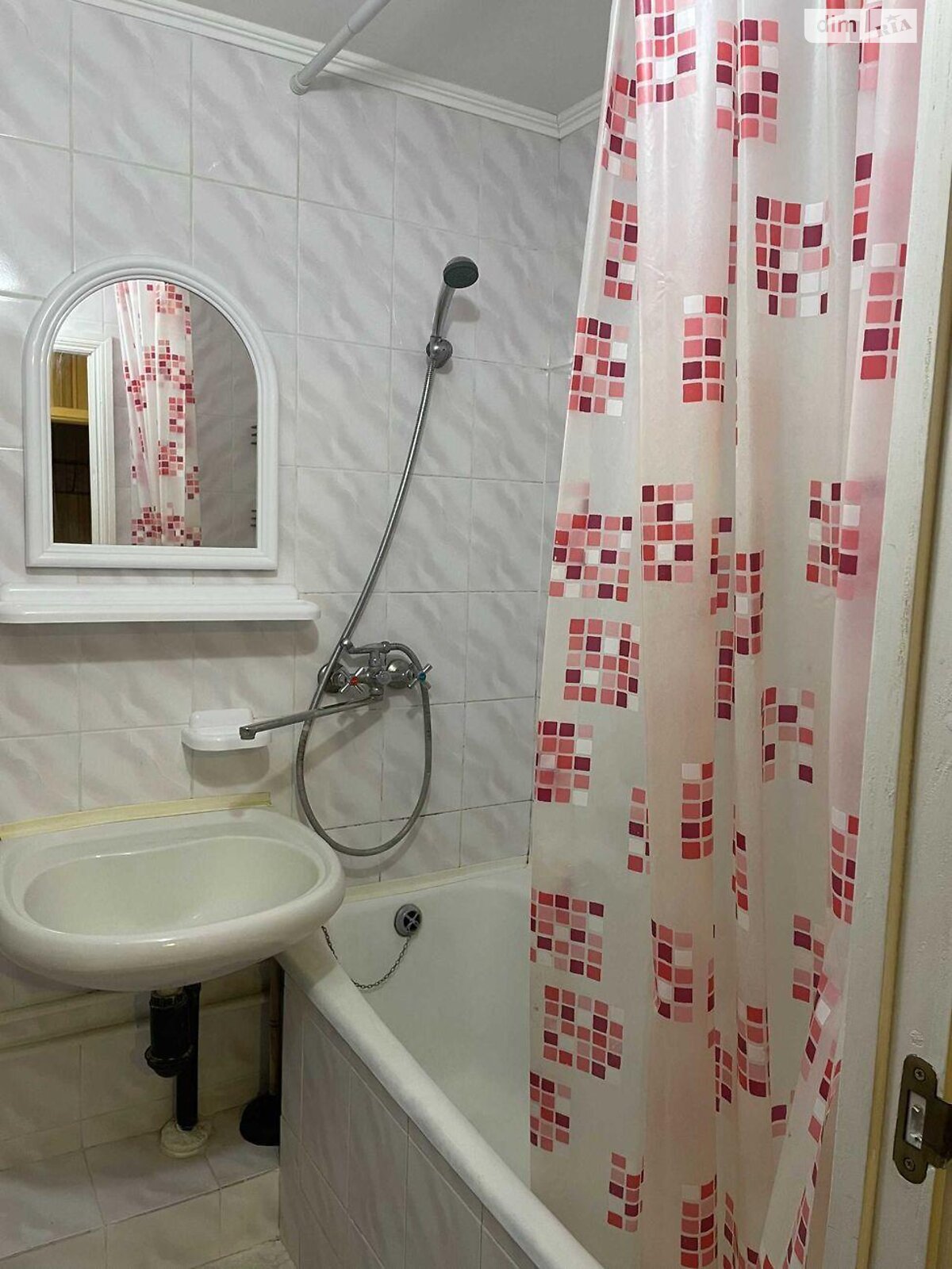 1-Bedroom Apartment near Olimpiyska Metro, Solom'yanka District