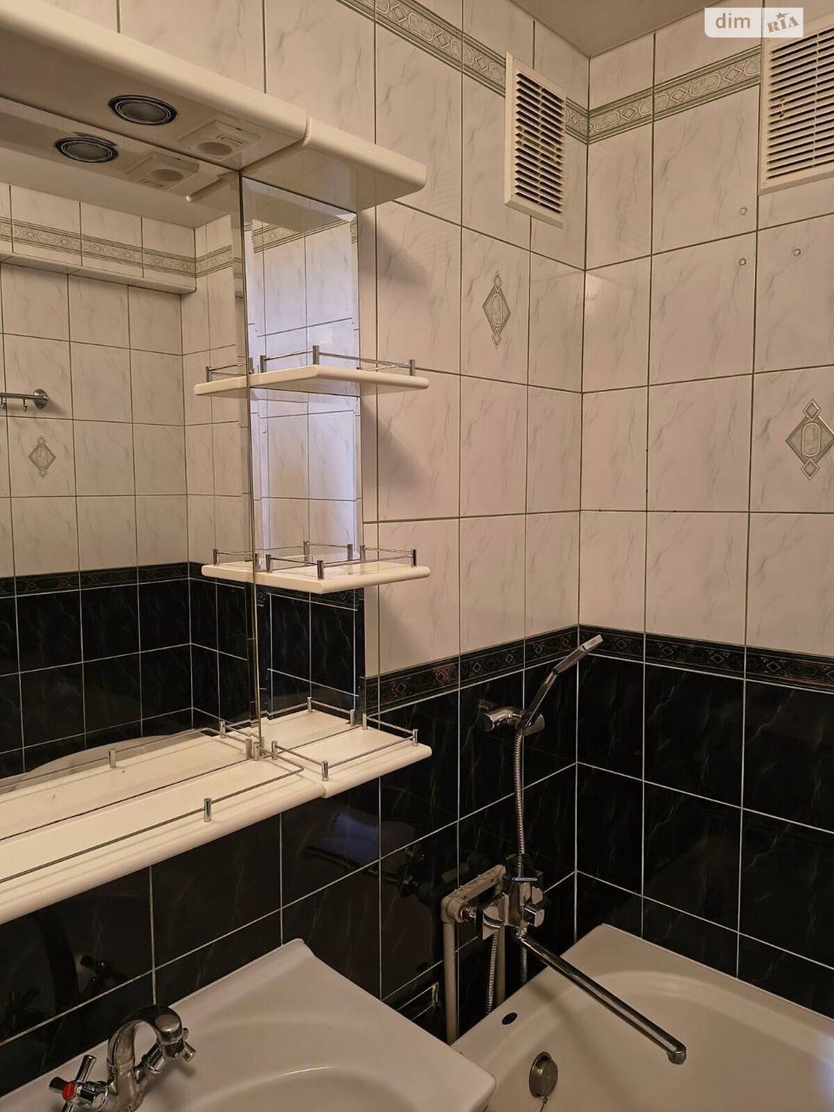 Two-Room Apartment Near Warsaw Market with Convenient Location