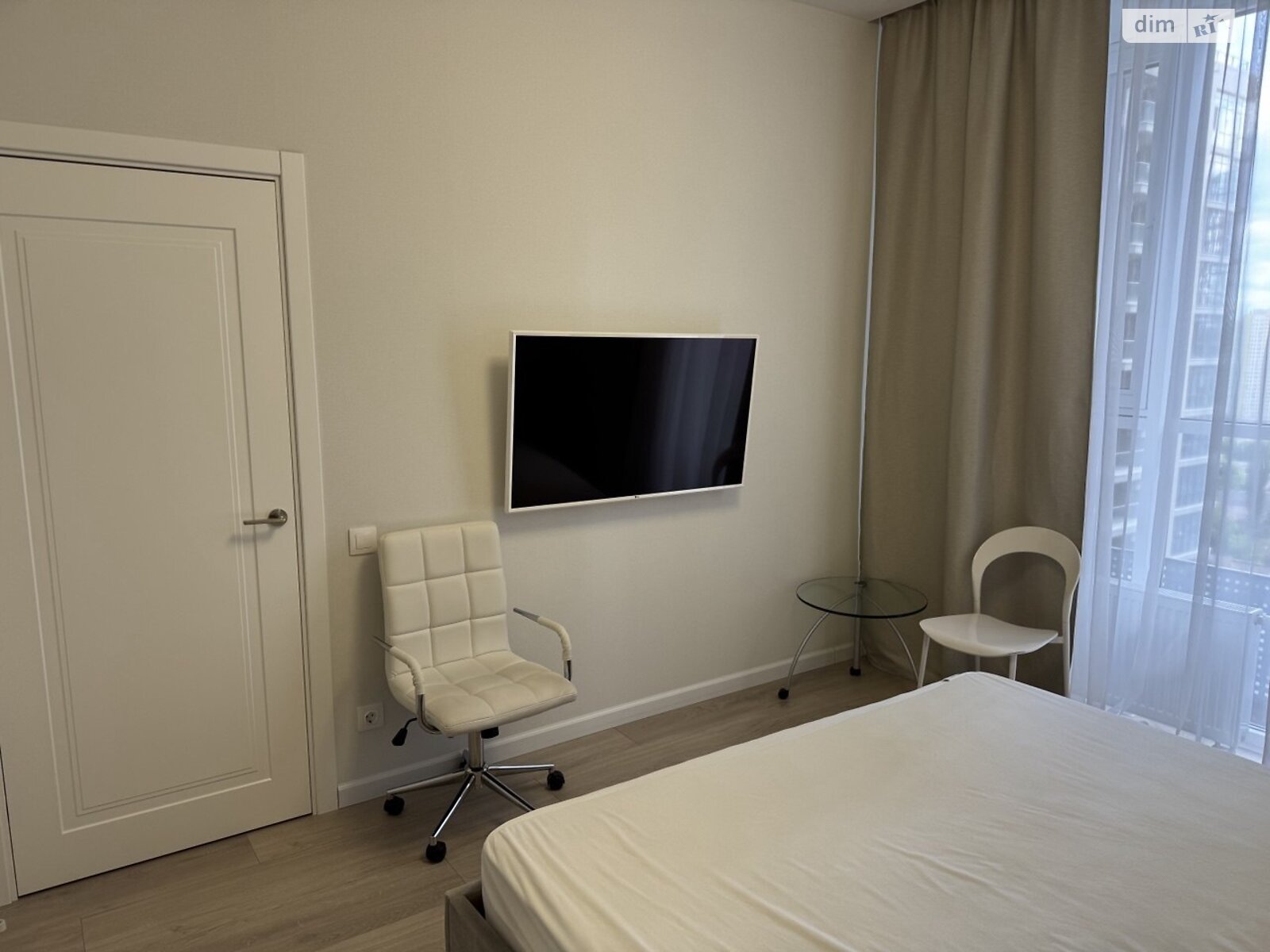 1-bedroom apartment in Novopecherski Lipki residential complex with designer renovation