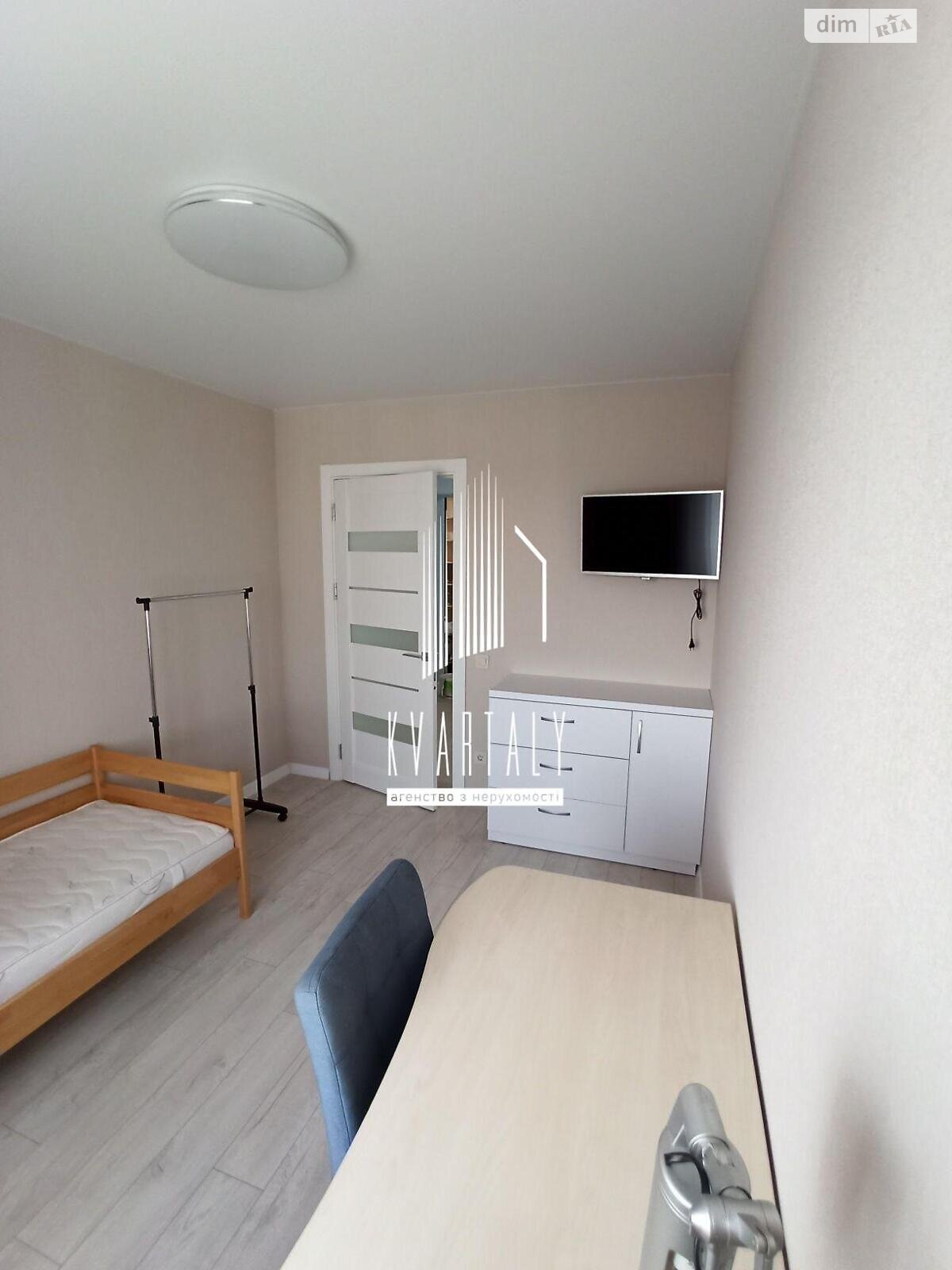 2-Room Apartment on Rusanovskaya Embankment with Modern Design