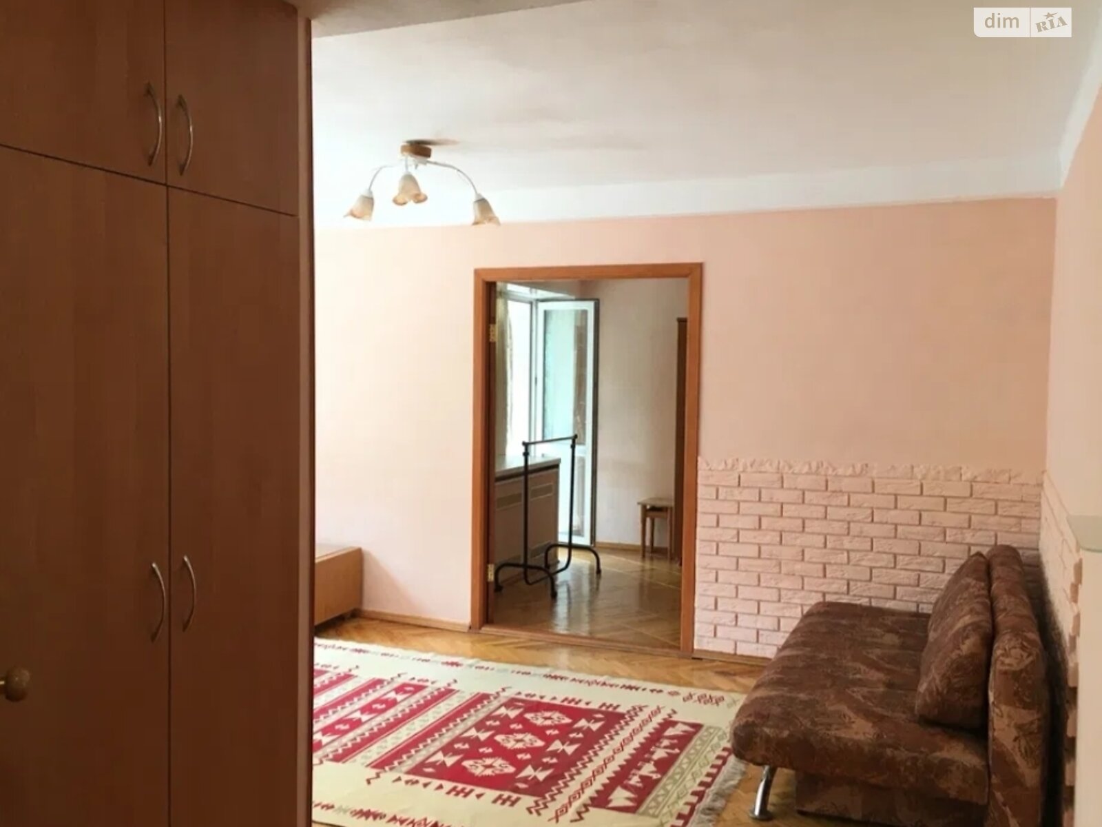 Comfortable Apartment near Kurenivsky Park with Good Transport Access