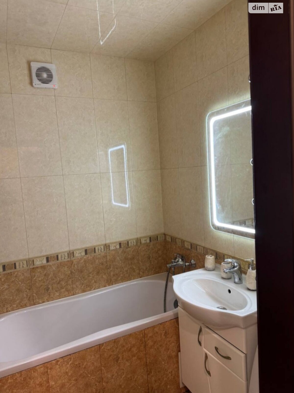 Comfortable Two-Bedroom Apartment with Separate Rooms and Balcony