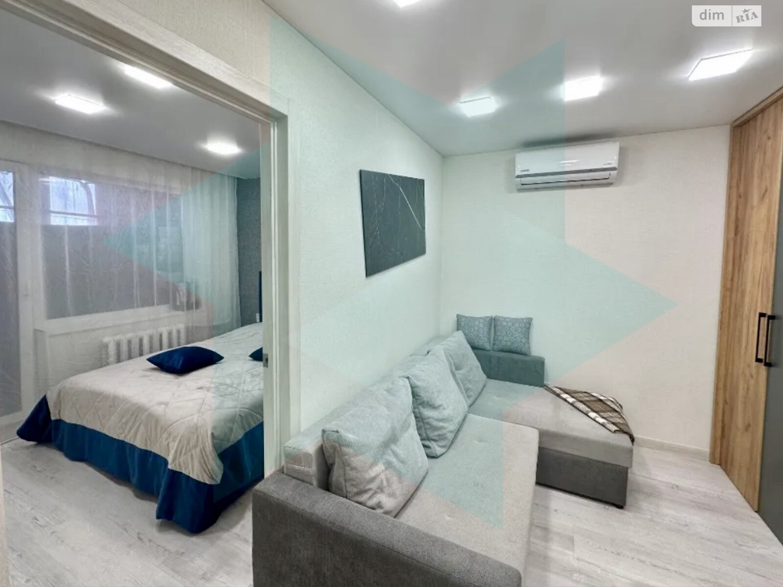 2-room apartment on Heroiv Avenue, 20