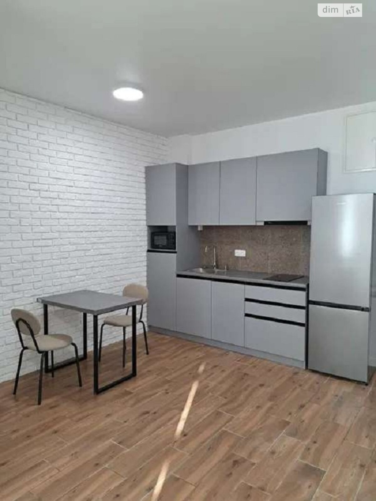 Spacious Apartment in New Club House on Williams Street