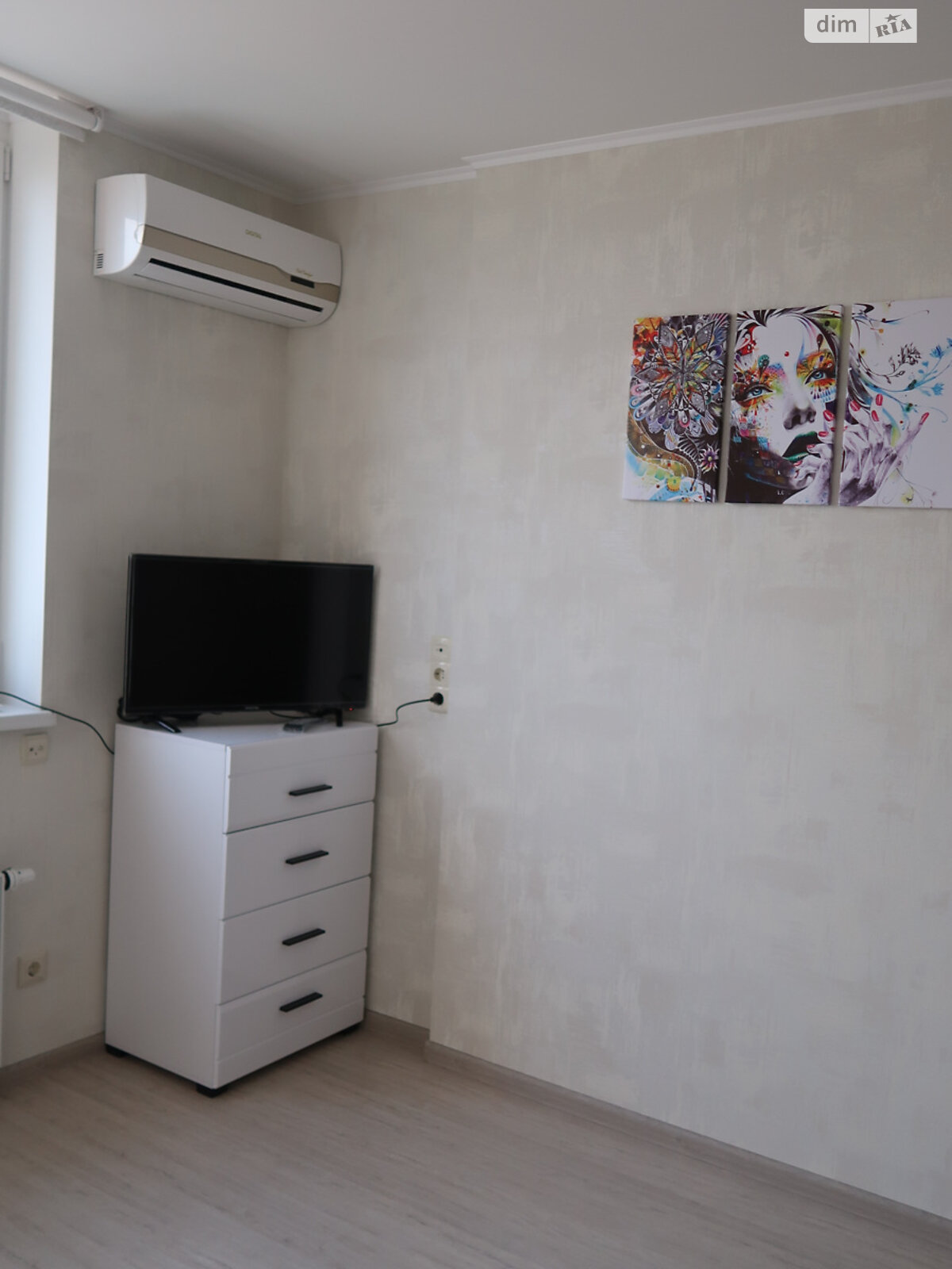 1-room studio apartment in Poznyaki with European renovation