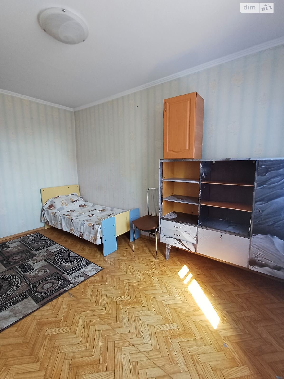3-Room Apartment on Vysotskogo Street with Full Amenities and Gas