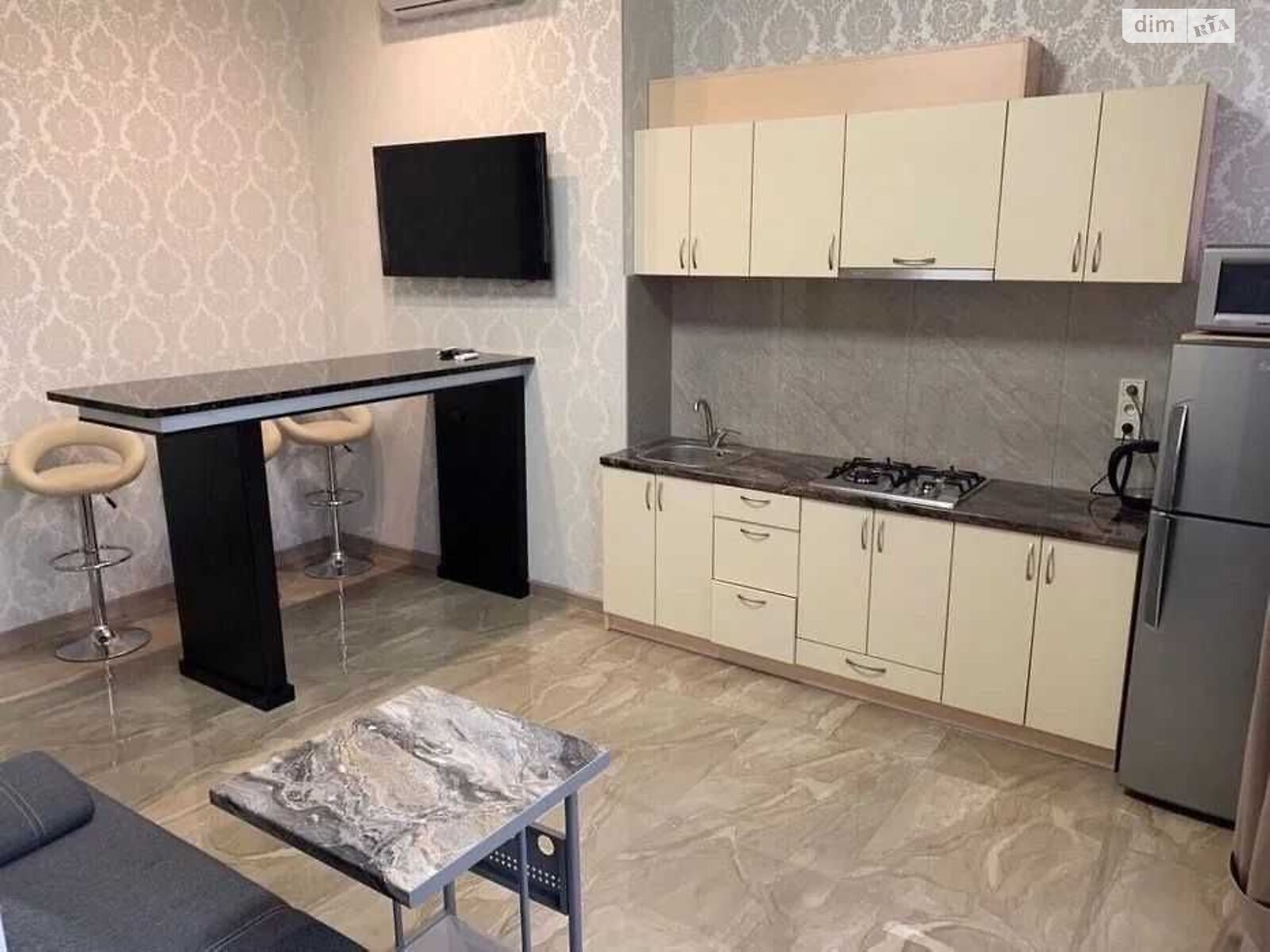 2-Room Apartment in City Center with Modern Amenities