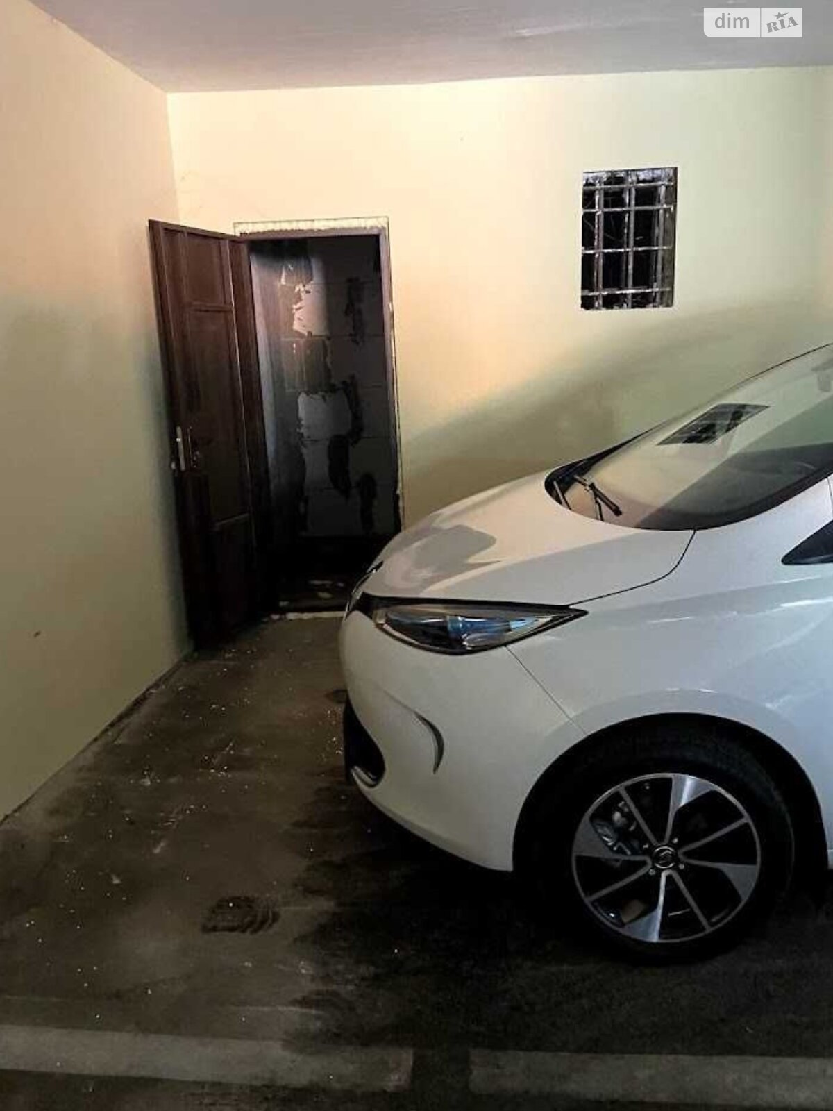 2-Room Apartment near Sea, Parking Included, Modern Design