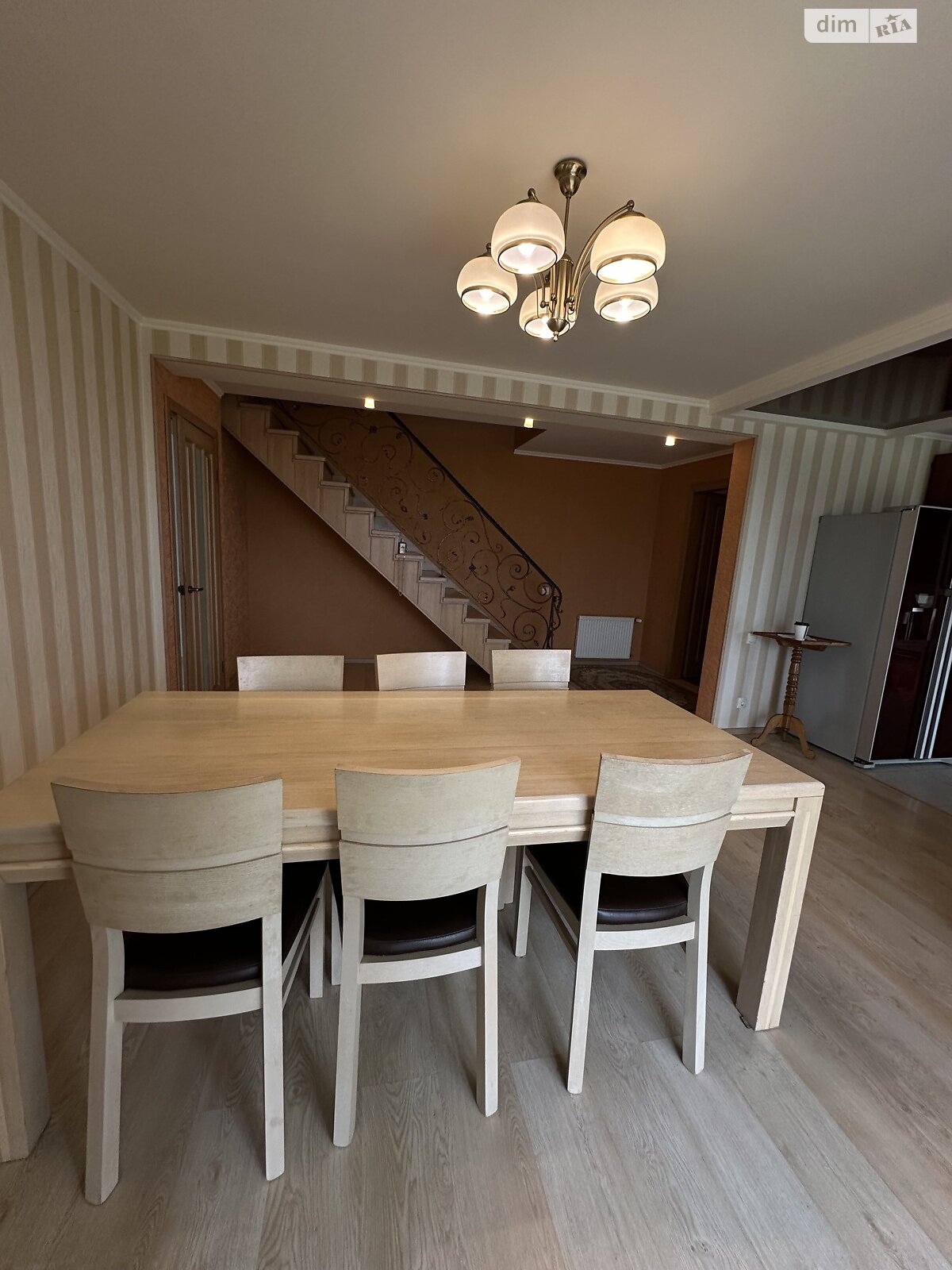 Spacious 4-Room Apartment on Skaletskogo Street